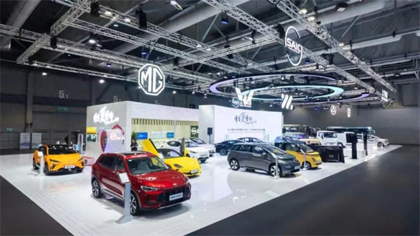 上汽用半年时间，展现出中国汽车“头雁”的变革伟力